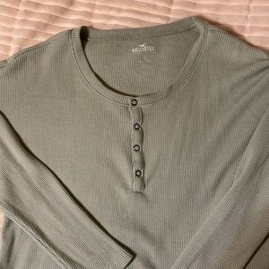 EUC Hollister Waffle Knit Thermal Henely in Small. Light Green.